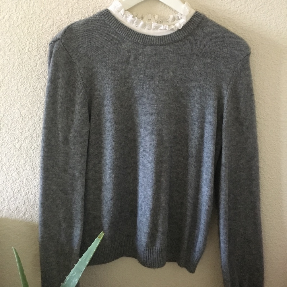Wool cashmere (super soft) sweater with white lace collar